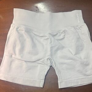 DFYNE Women’s High-Waist super light gray athletic Shorts